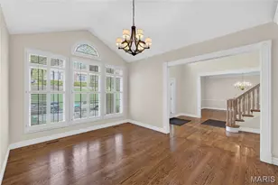 1747 Baxter Forest Valley Ct, Chesterfield, MO 63005 - Photo 8