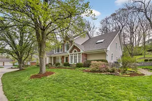 1747 Baxter Forest Valley Ct, Chesterfield, MO 63005 - Photo 2