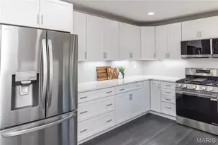 2766 Chalet Hill Dr, Saint Louis, MO 63129 - Photo 10