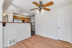 2045 Bainbridge Dr, Saint Louis, MO 63133 - Photo 8