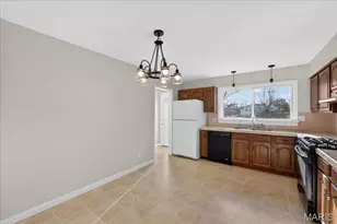 16 Knollwood Ct, Saint Charles, MO 63304 - Photo 6