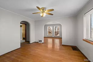 704 Dallas Dr, Bella Villa, MO 63125 - Photo 10