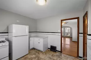 704 Dallas Dr, Bella Villa, MO 63125 - Photo 14