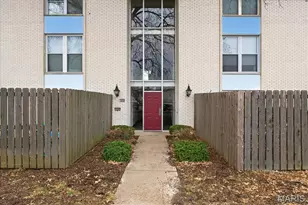 10445 Briarbend Dr, Saint Louis, MO 63146 - Photo 4