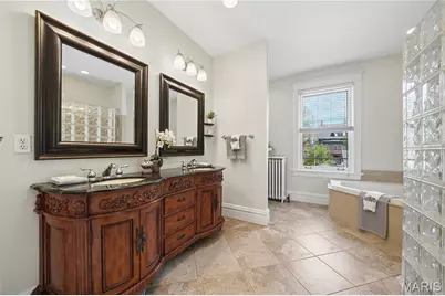 6335 Pershing Avenue, University City, MO 63130 - Photo 20