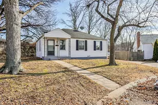 3304 S Gordon Ct, Breckenridge Hills, MO 63114 - Photo 2