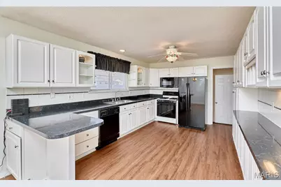 4 Sharon Court, Florissant, MO 63031 - Photo 8