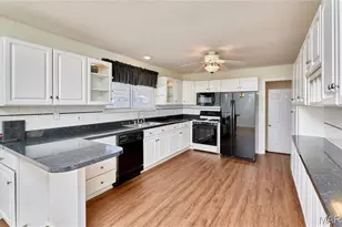 4 Sharon Ct, Florissant, MO 63031 - Photo 8