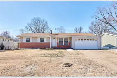 4 Sharon Court, Florissant, MO 63031 - Photo 2