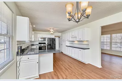 4 Sharon Court, Florissant, MO 63031 - Photo 10