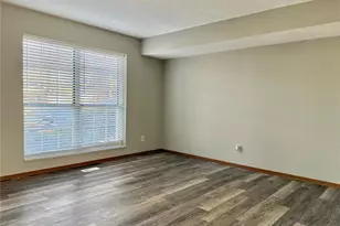 10518 Briston Ct, Saint Louis, MO 63114 - Photo 4