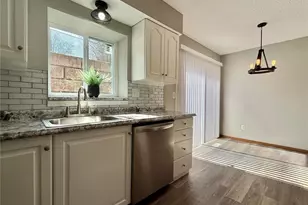 10518 Briston Ct, Saint Louis, MO 63114 - Photo 8