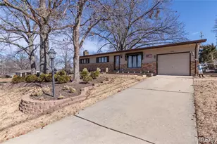 2818 Redstone Dr, Saint Louis, MO 63125 - Photo 1