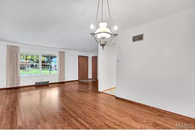 5837 Oak Forest Lane, Saint Louis, MO 63128 - Photo 8