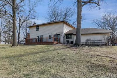 15575 Clover Ridge Drive, Chesterfield, MO 63017 - Photo 8