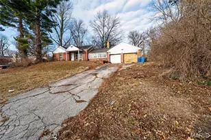 9859 Scottdale Dr, Saint Louis, MO 63136 - Photo 4