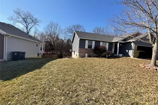 2038 Peine Forest Dr, Wentzville, MO 63385 - Photo 2