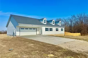 300 Blackberry Ln, Bismarck, MO 63624 - Photo 2