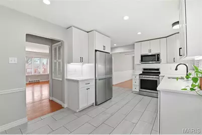10643 Charrette Drive, Saint Louis, MO 63123 - Photo 6