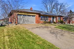 10643 Charrette Dr, Saint Louis, MO 63123 - Photo 2