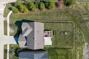 449 Jockeys Run, Wentzville, MO 63385 - Photo 2