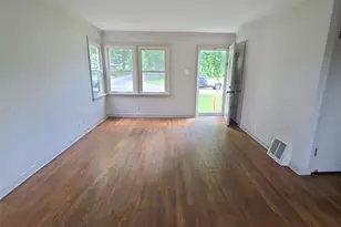 10413 Ewell Dr, Bellefontaine Neighbors, MO 63137 - Photo 2