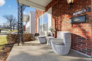 1054 Willow Brook Dr, Saint Louis, MO 63146 - Photo 2