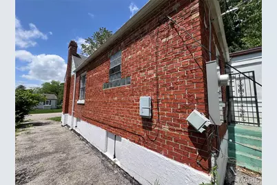 8770 Jordan Avenue, Saint Louis, MO 63147 - Photo 4