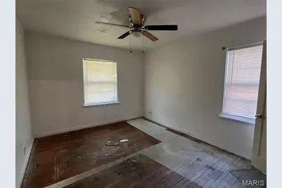 8770 Jordan Avenue, Saint Louis, MO 63147 - Photo 14