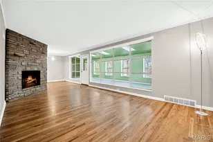 10067 Springwood Dr, Ladue, MO 63124 - Photo 6