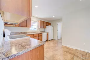 7057 Howdershell Rd, Hazelwood, MO 63042 - Photo 14