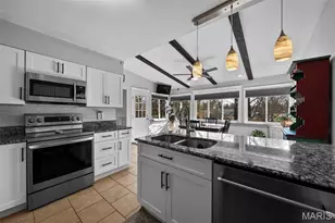 724 Bergerac Dr, Saint Louis, MO 63141 - Photo 16