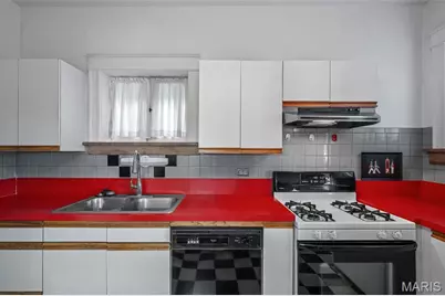 8 Lawn Place, Saint Louis, MO 63110 - Photo 18