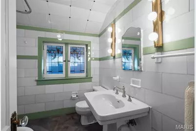 8 Lawn Place, Saint Louis, MO 63110 - Photo 32