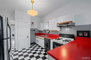 8 Lawn Pl, Saint Louis, MO 63110 - Photo 16