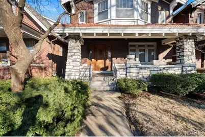 8 Lawn Place, Saint Louis, MO 63110 - Photo 4