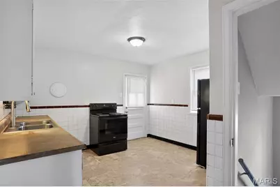 8910 Harold Drive, Saint Louis, MO 63134 - Photo 12