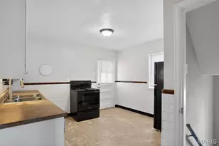 8910 Harold Dr, Saint Louis, MO 63134 - Photo 12