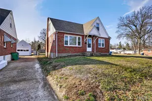 8910 Harold Dr, Saint Louis, MO 63134 - Photo 2