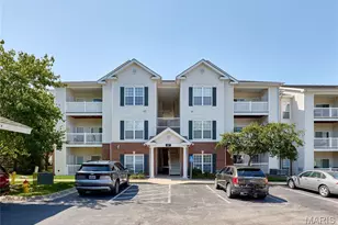 37 Kassebaum Ln, Saint Louis, MO 63129 - Photo 1