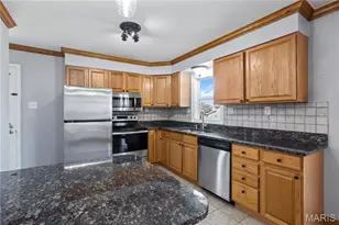 10915 Three Ct Dr, Saint Louis, MO 63123 - Photo 8