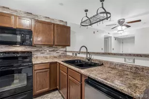 2460 Lampong Dr, Saint Louis, MO 63125 - Photo 20