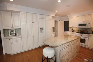 683 Hawbrook Ave, Glendale, MO 63122 - Photo 8