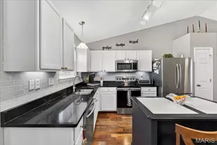 661 Big Bend Dr, Wentzville, MO 63385 - Photo 8