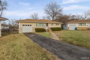 4258 Stambaugh Ct, Saint Louis, MO 63134 - Photo 2