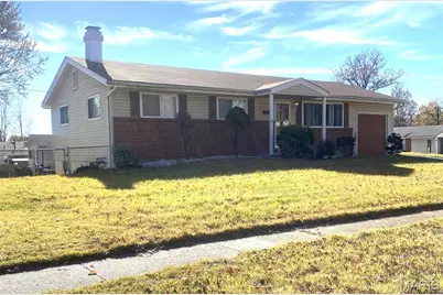 140 Mohan Drive, Florissant, MO 63033 - Photo 2