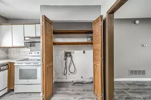 18 Redwood Dr, Florissant, MO 63031 - Photo 8