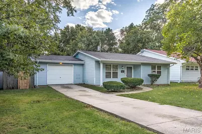 18 Redwood Drive, Florissant, MO 63031 - Photo 2