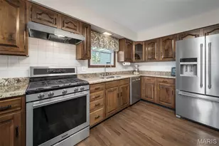 9803 Hilltop Dr, Sunset Hills, MO 63128 - Photo 16