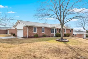 728 Clarence Dr, Saint Charles, MO 63301 - Photo 2